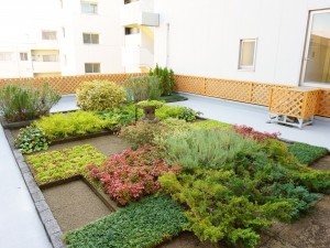 金沢本社2階 屋上庭園