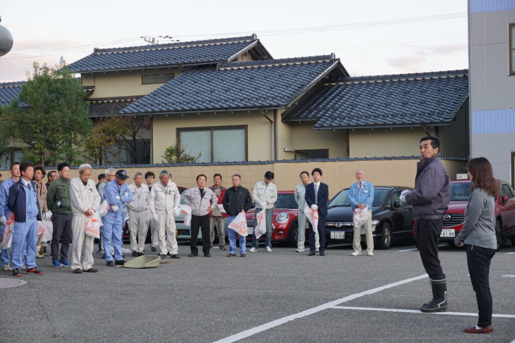 小松本社前