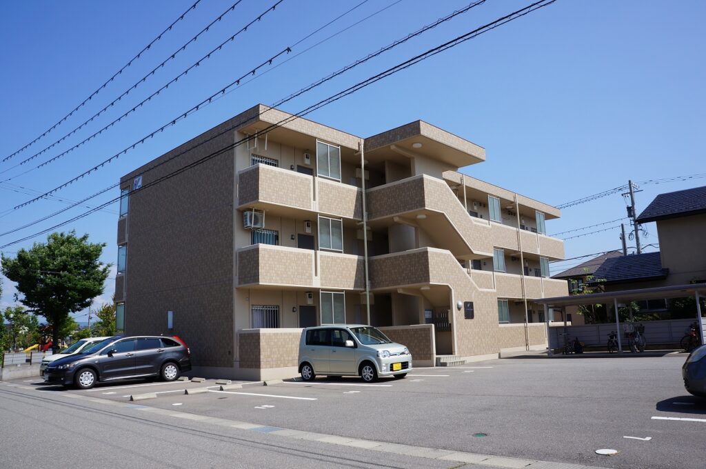 パークサイド北安田（白山市北安田町）ユーミーマンション
